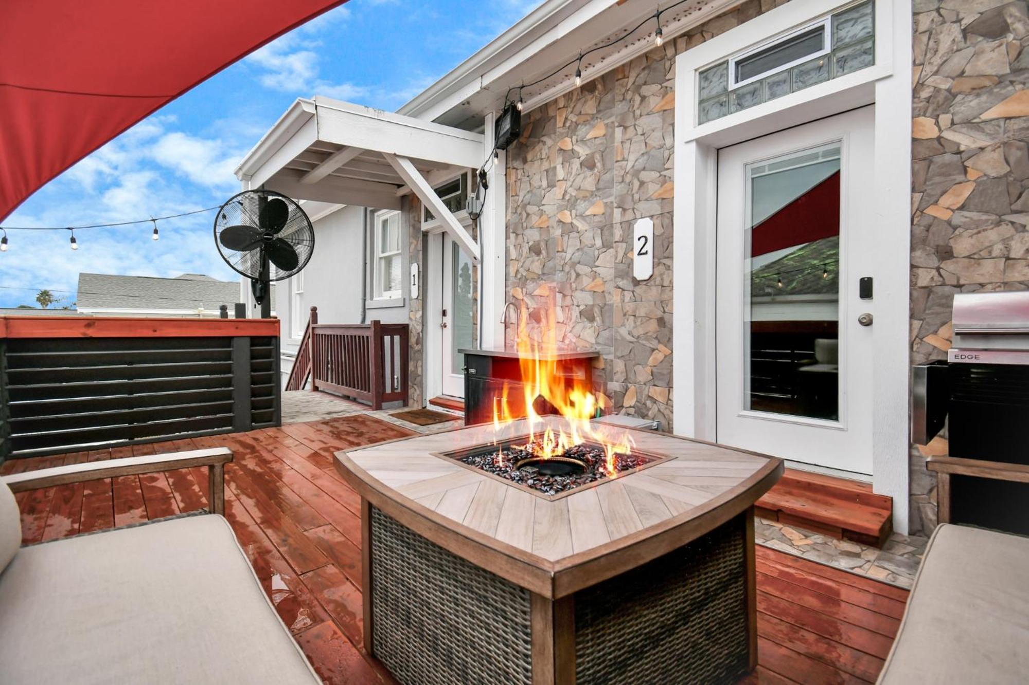 갤버스턴 Nautical Loft With Outdoor Kitchen & Beach Access 아파트 외부 사진