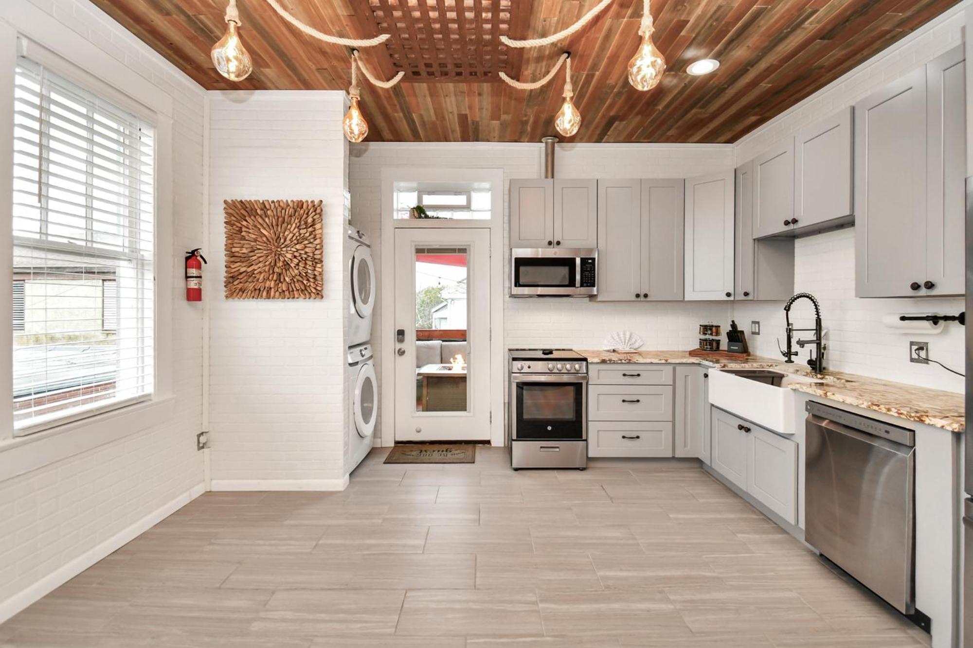 갤버스턴 Nautical Loft With Outdoor Kitchen & Beach Access 아파트 외부 사진